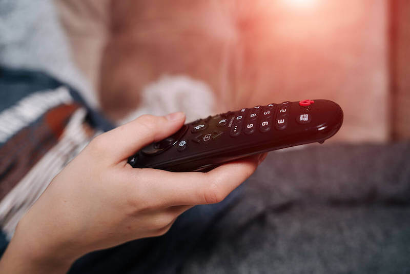 How-to-Use-a-Universal-Remote-Control-Device-With-a-VIZIO-Smart-TV