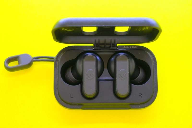 Charging-Your-Skullcandy-Headphones-or-Earbuds